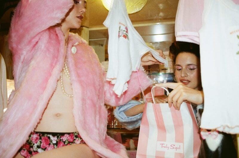 Visit Truly sopel Shop and Boutique girls filling bags 800
